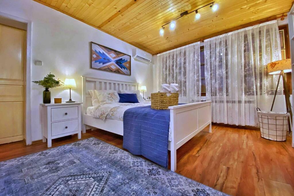 The Secret Lodge- New With Private Garage, Entire House Βελίκο Τίρνοβο Εξωτερικό φωτογραφία